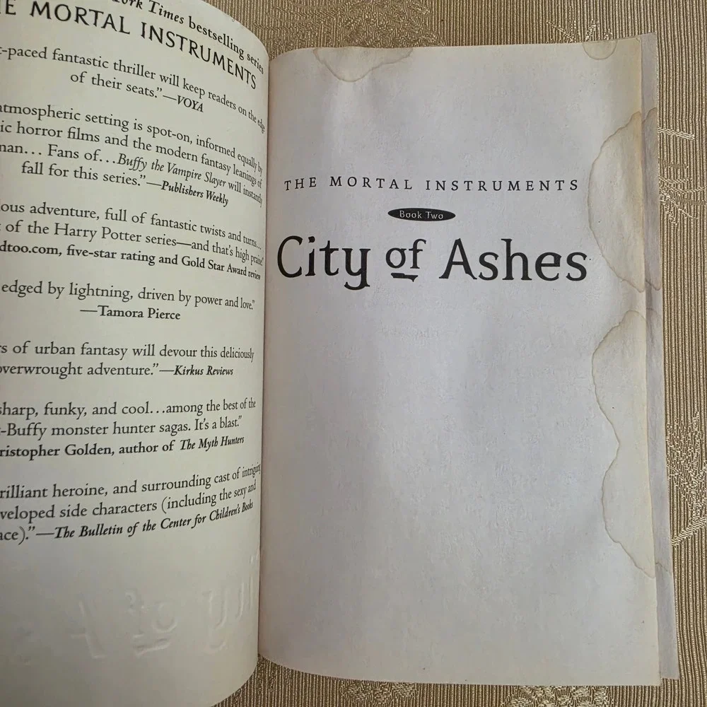 City of Ashes Cassandra Clare The Mortal Instruments Book 2 Paperback YA Fantasy